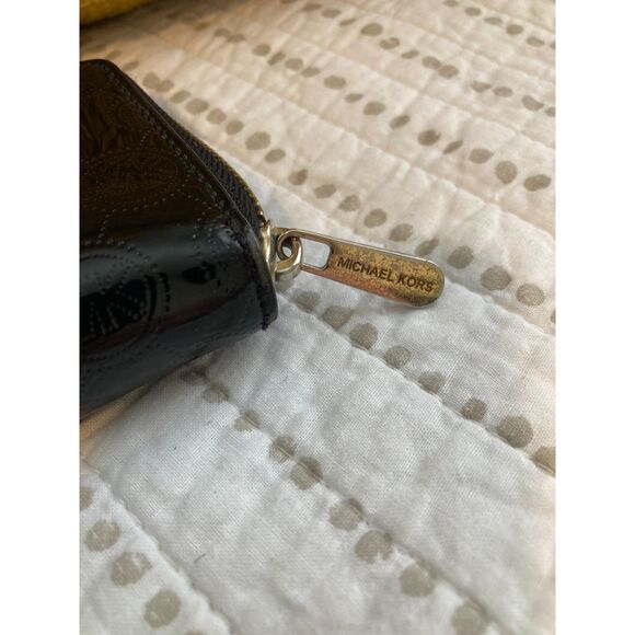 Michael Kors Zip Around Wallet Black and Gold Jet Set - Picture 3 of 6